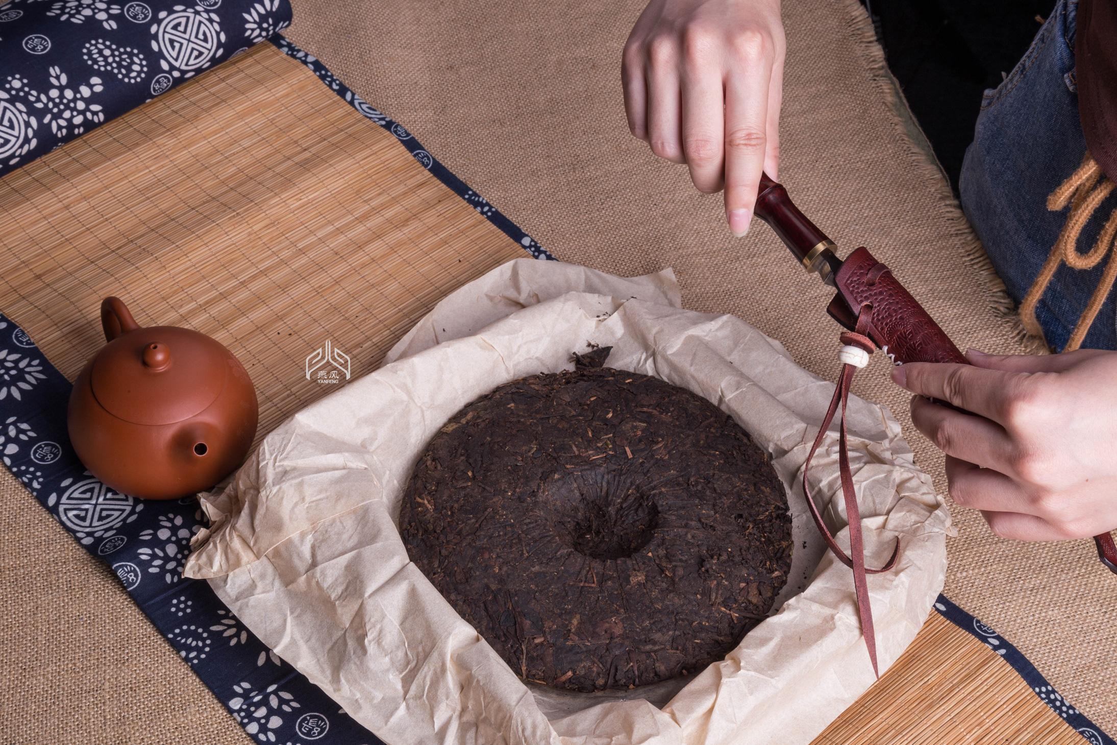 开普洱茶饼的四个基本步骤,动作优雅不伤茶_燕风茶