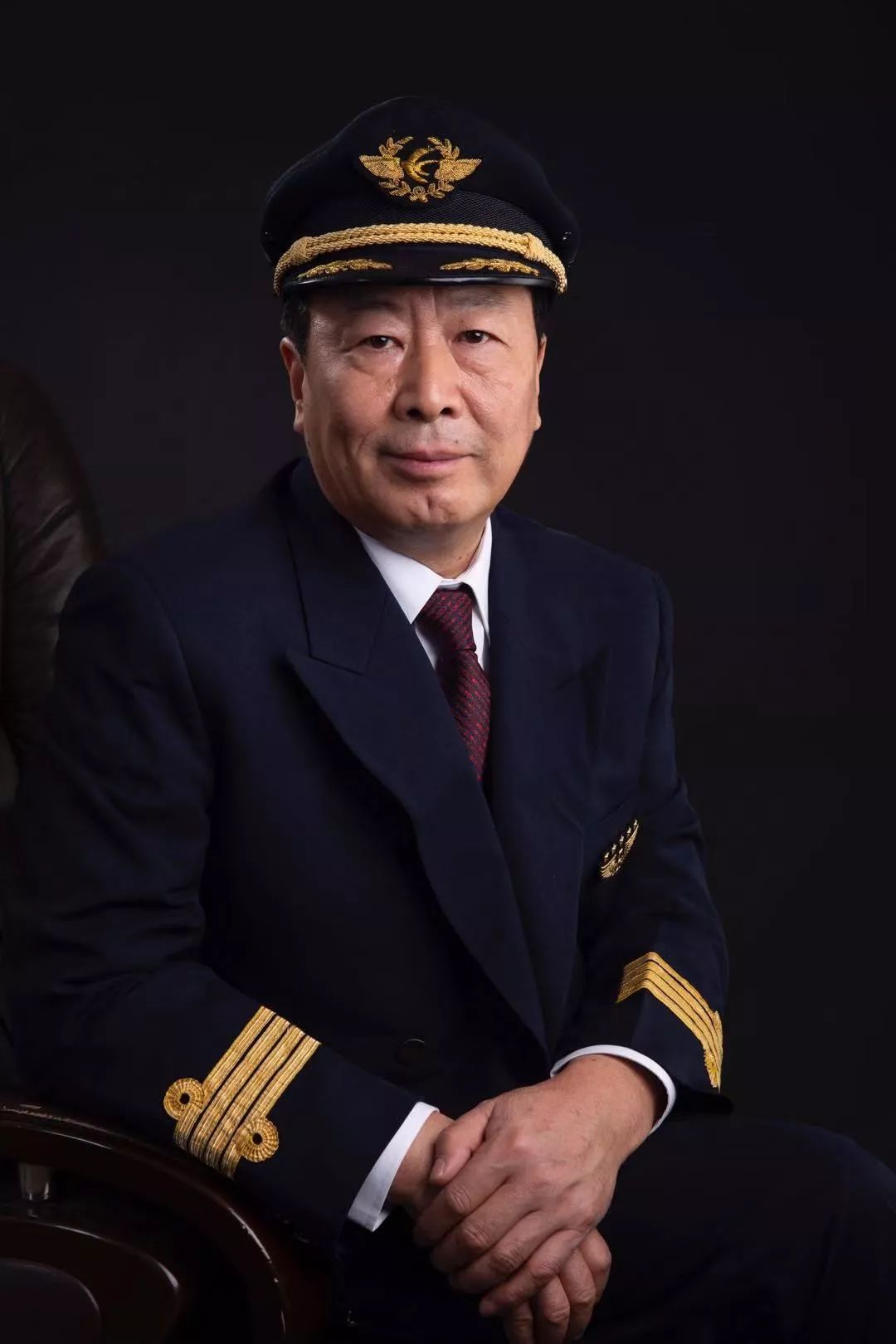 从轰炸机,训练机到民航客机,这名"老兵"飞了40年仍在翱翔_飞行