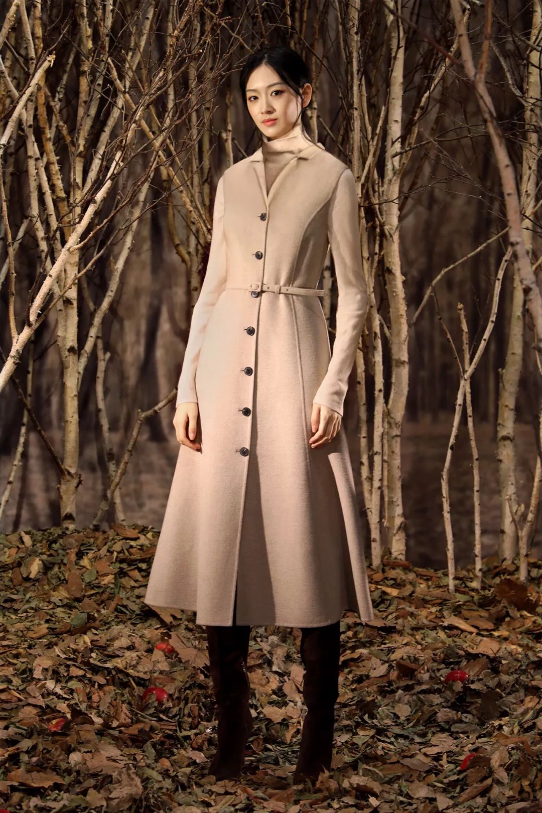 pesaro 传承经典 革新再现 "皇室不朽 |威尔斯格纹" 玩转摩登时尚_女