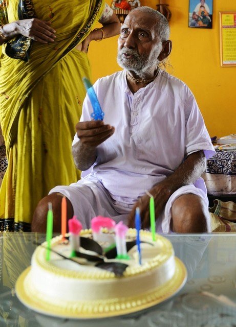 这位老人是世界上活的最久的人之一但是他的方法却让人难以接受
