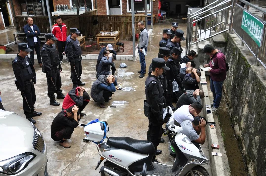 男子写150页举报信牵出楚雄黑社会团伙覆灭!