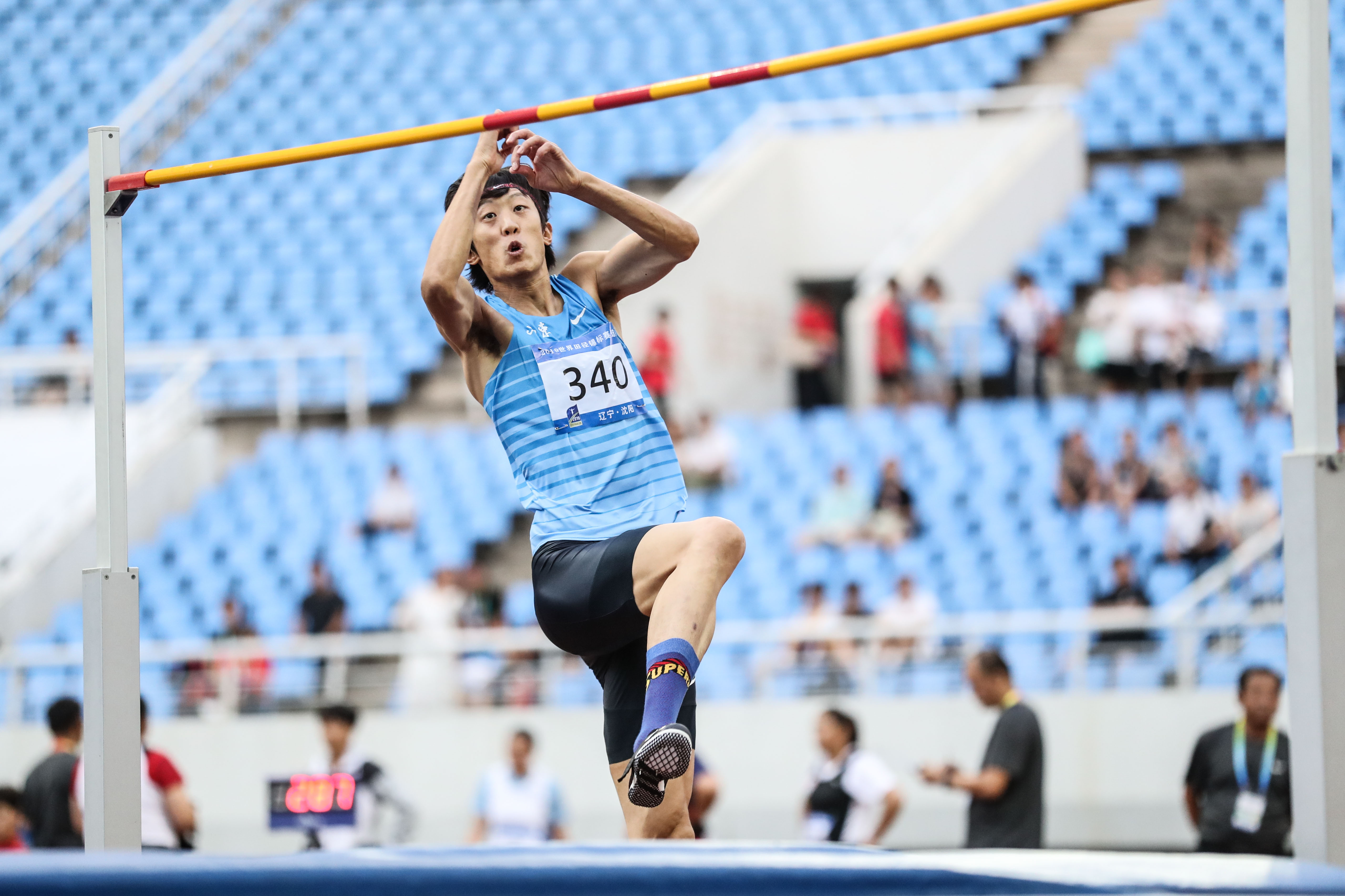 的2019世界田径锦标赛选拔赛男子跳高决赛中,辽宁选手郭劲岐以2米24