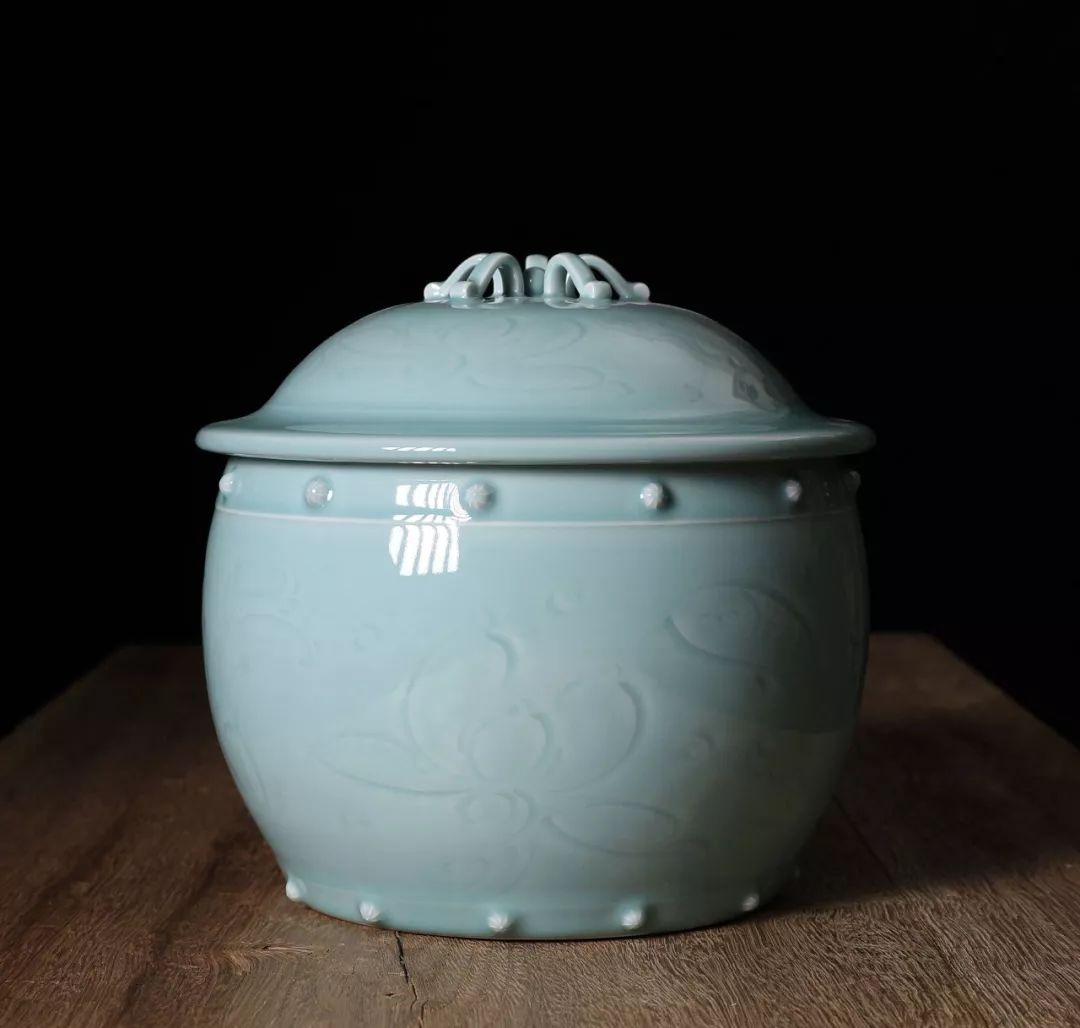 回想最初接触青瓷的情形,华凌潇感慨万千,他说,自己