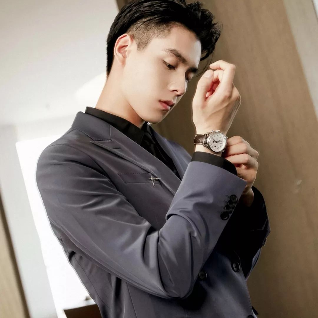 浪琴表"七夕爱情时间答案店"登陆温州,胡一天优雅亮相!