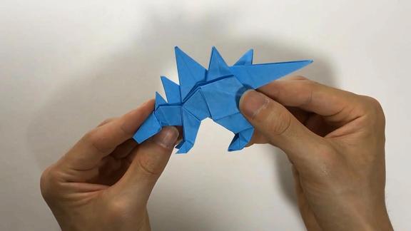 手工折纸用一张四方形的纸折一只剑龙