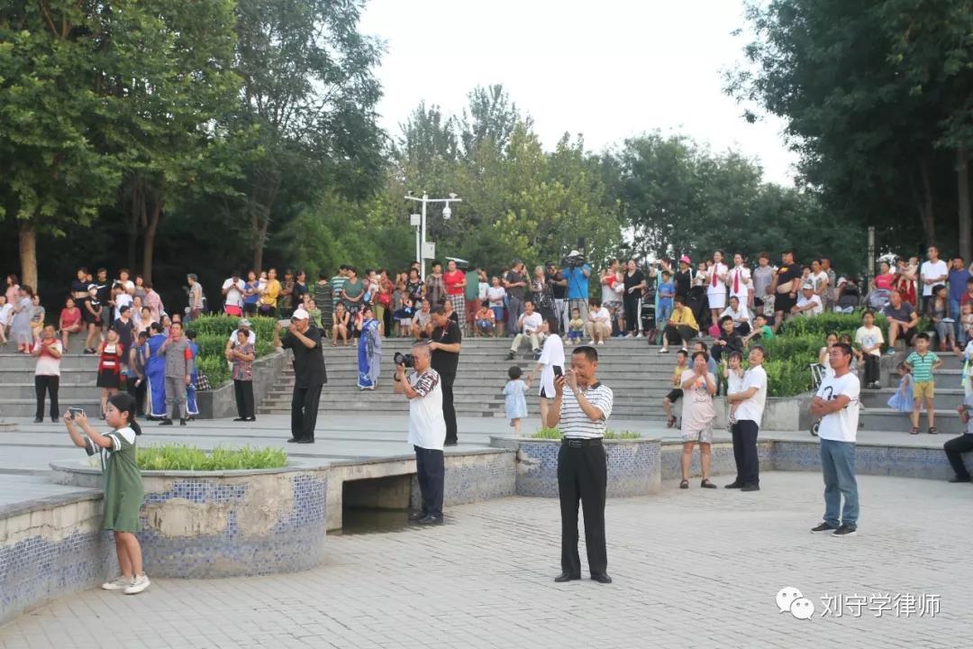 我縣在伯雍公園隆重舉行慶祝八一建軍節文藝演出