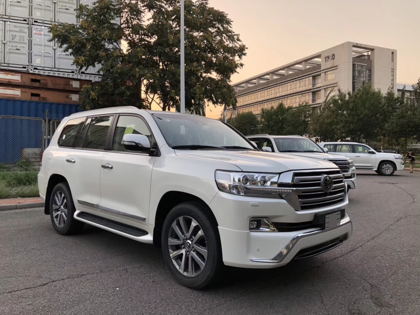 19款兰德酷路泽5700vxr多少钱最新行情报价