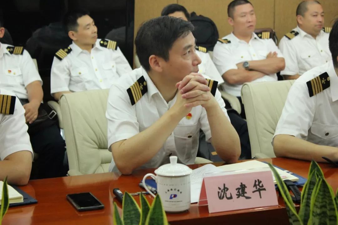 副站长沈建华出席座谈会9796座谈交流上海港引航站副站长沈建华
