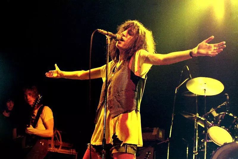 美国朋克音乐的先锋人物之一帕蒂·史密斯(patti smith)所著的《只是