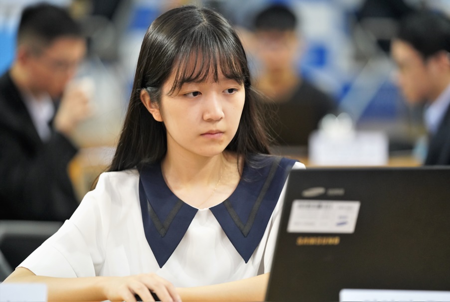 金童玉女牵手惊曝申真谞许瑞玹疑似恋爱