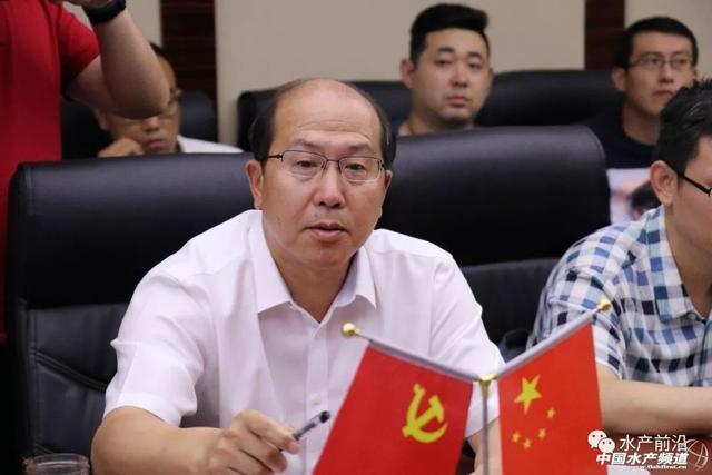 滨州市海洋发展与渔业局副局长李国义收获盐田虾渤海水产养殖南美白