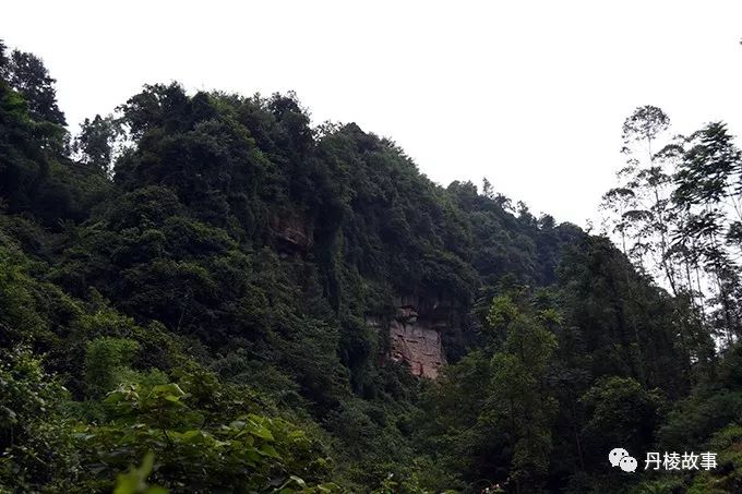 順龍鄉場鎮以西11公里處,與雅安市名山縣馬嶺鎮接壤,地理位置較為偏遠