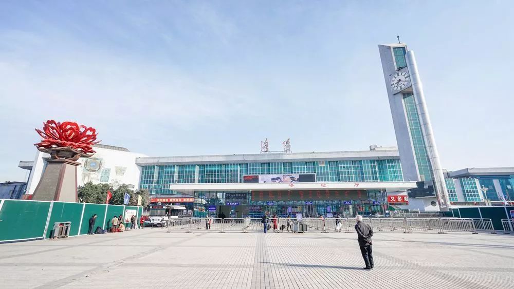 洛阳站图片来源:摄图网如今,洛阳又将希望寄托在呼南高铁豫西通道上.