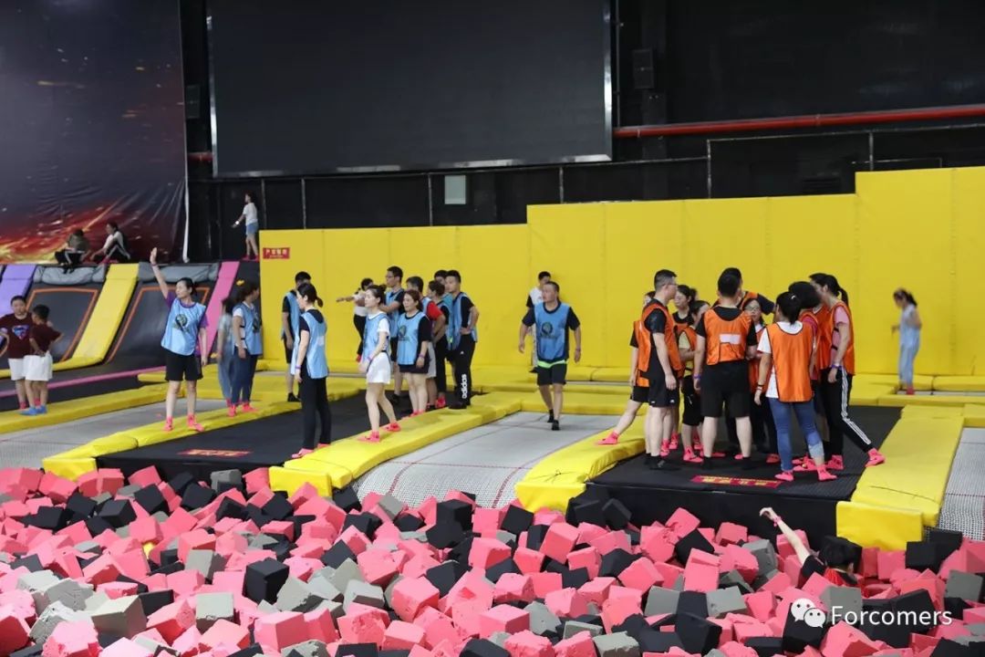 公司室内团建|室内拓展|室内蹦床一日团建方案_翼闪团建