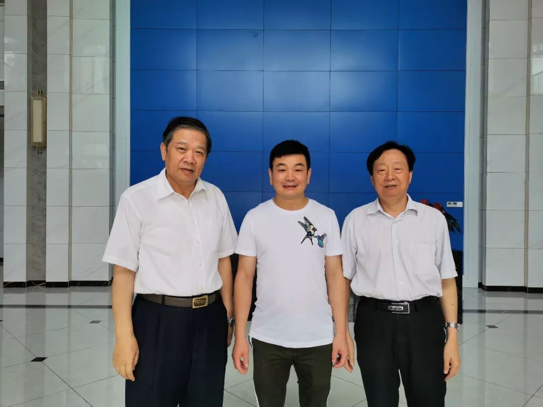 (秘书处夏晓文报道)8月2日上午,秘书长陈晓虹,顾问童元喜,副秘书长黄