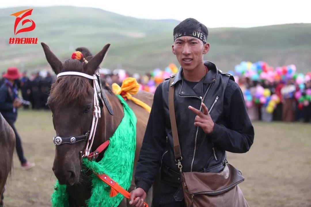 今天甘孜州理塘县文旅体农商融合发展盛宴收官明年我们四川甘孜山地