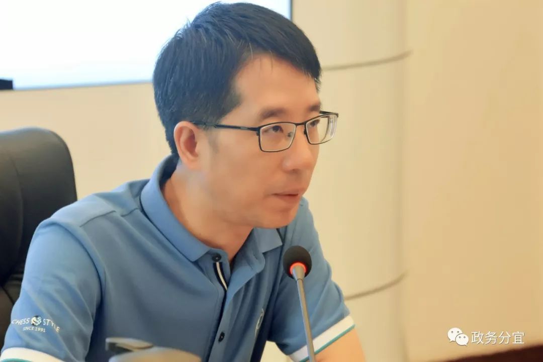 8月1日下午,县委副书记,县长胡军主持召开县政府第53次常务会议.