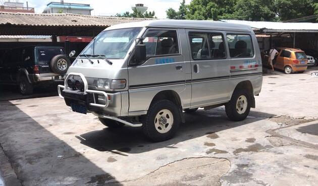 最强悍的四驱面包车复活!配越野底盘 柴油动力,性能不输吉姆尼