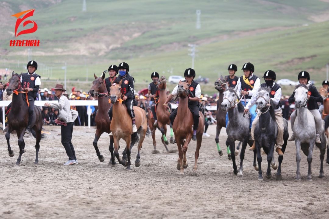 今天甘孜州理塘县文旅体农商融合发展盛宴收官明年我们四川甘孜山地