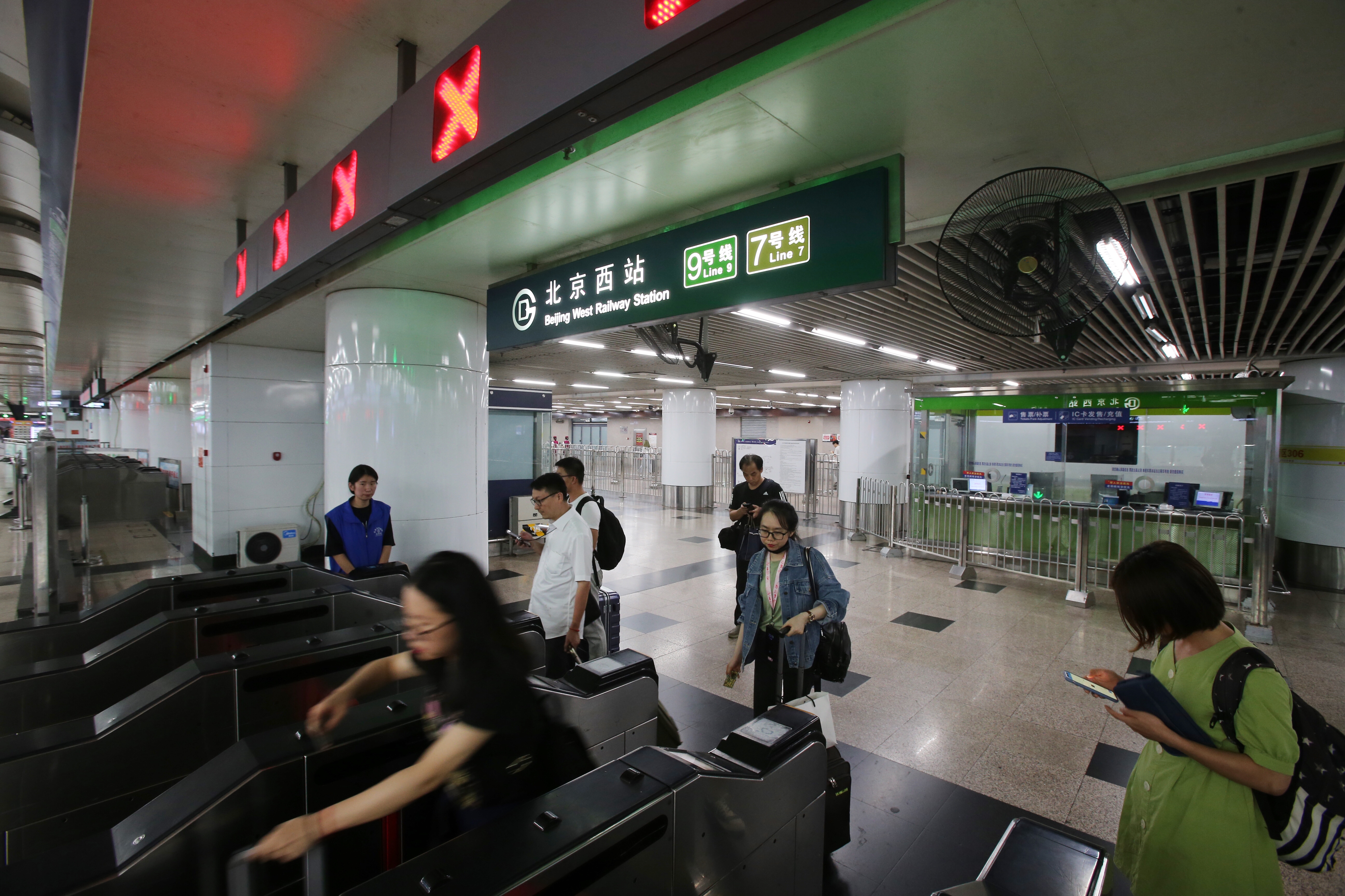 探访北京地铁7号线周五周日延长运营1小时