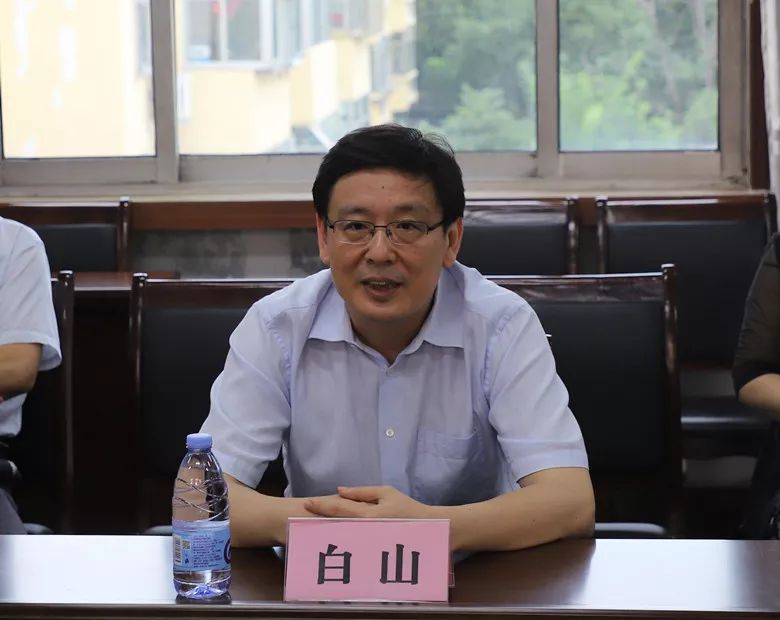 要闻市委常委统战部部长白山到阜桥街道新刘庄社区参加双报到