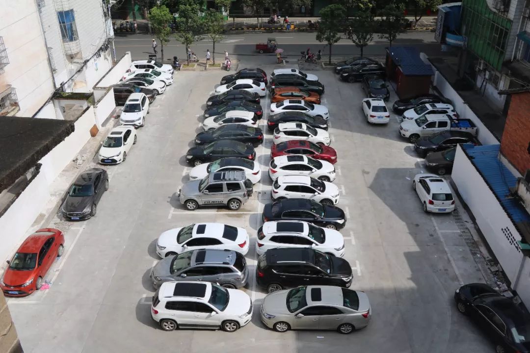 南康新建停车场,完善停车设施解决群众停车难问题!