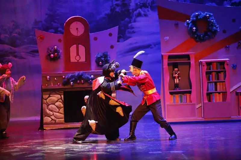 儿童剧试问哪个小女孩心中没有一个能斩妖除魔的胡桃夹子