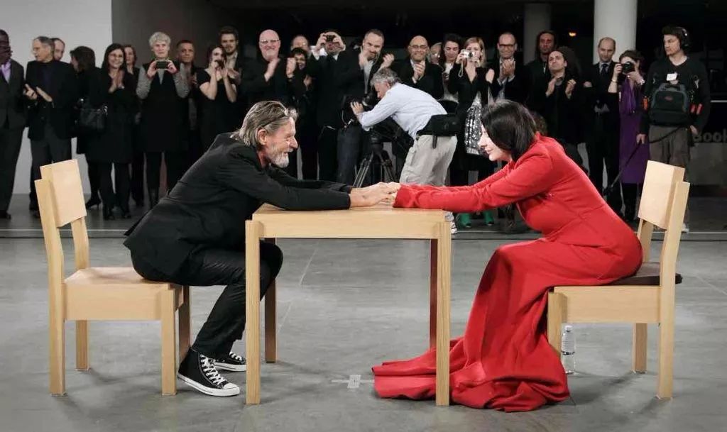 1988年,行为艺术家marina abramovi04和ulay(原名frank uwe lay