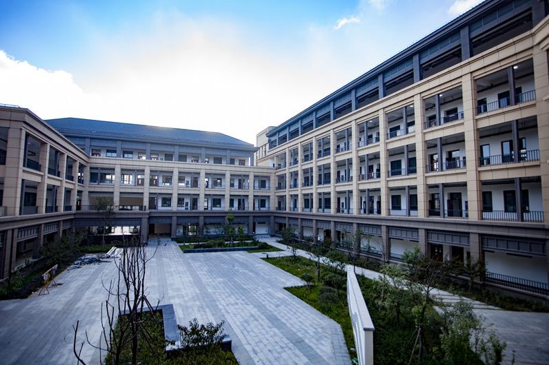 高校专刊走进花园式校园体验别样大学年华浙江东方职业技术学院等你