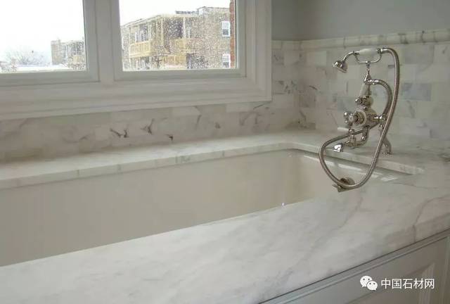 在价值一千万的石材浴缸里泡澡是什么神仙感受