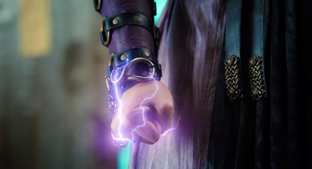 蓝曦臣的剑,叫朔月.这个剑是他身份的象征,但是他却不常用剑.