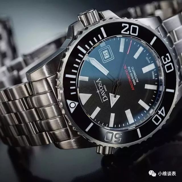 阿尔戈水手除了极具吸引力的防水性能,tenos stalker手表还配备了单向