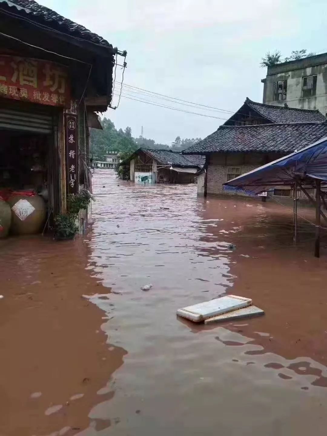 有点严重▼苏稽一遇暴雨就涨水由于地势原因苏稽古桥街道被淹一场暴雨