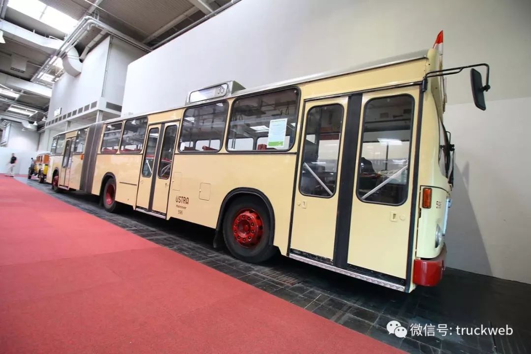 中置发动机大公共上海曾引入同款车型实拍80年代mansg192铰接公交车