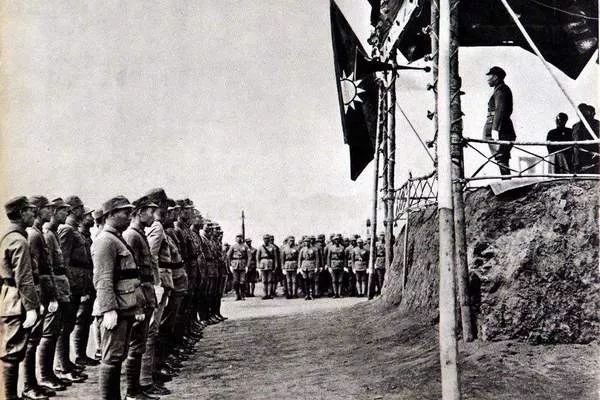 这里面受地下党影响最大的,当属爱国将领杨虎城的第17路军.