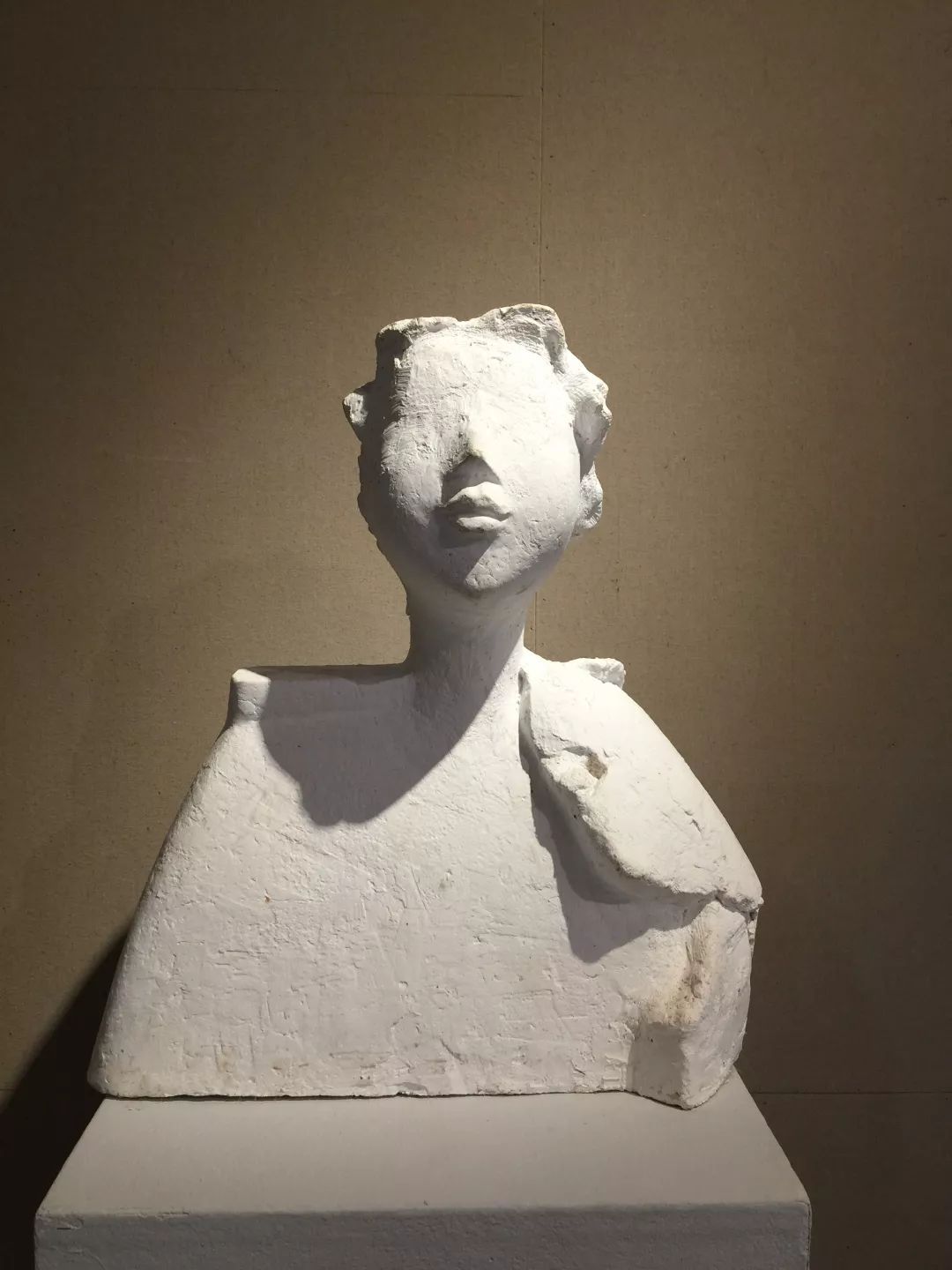 破壳计划翟庆喜推荐祝微自由的塑像