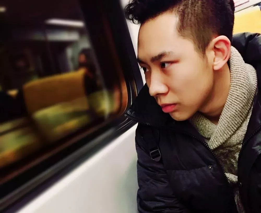 刘阔杨丰瑞演职人员表编剧:黄盈,高了导演:黄盈舞美设计:陈斯灯光设计