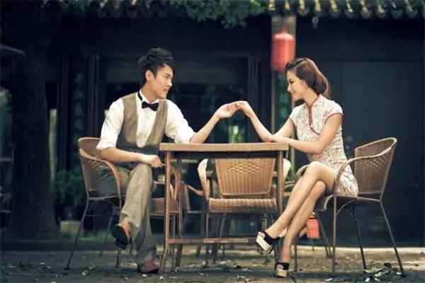 又是一年的七夕中国的情人节穿着旗袍去约会吧