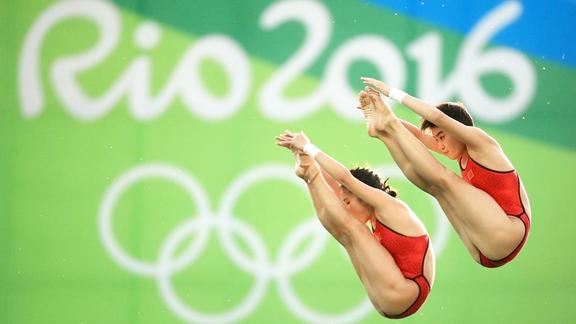 跳水的惊天大逆转倒数第一到第一这是中国女双10米跳台的奇迹