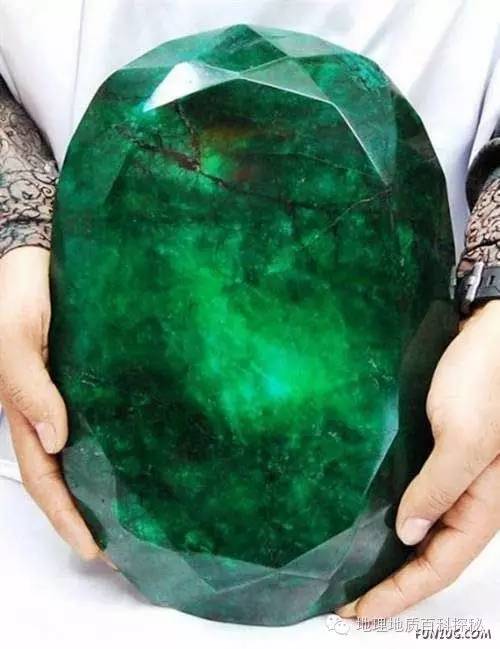 又一个号称是世界最大的祖母绿.