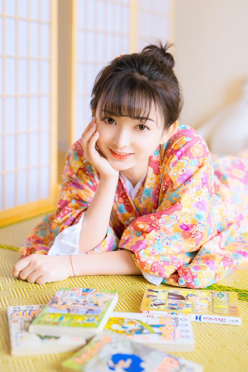 性感美女时尚写真,日本和服美女白皙肌肤俏皮丸子头,清纯甜美!