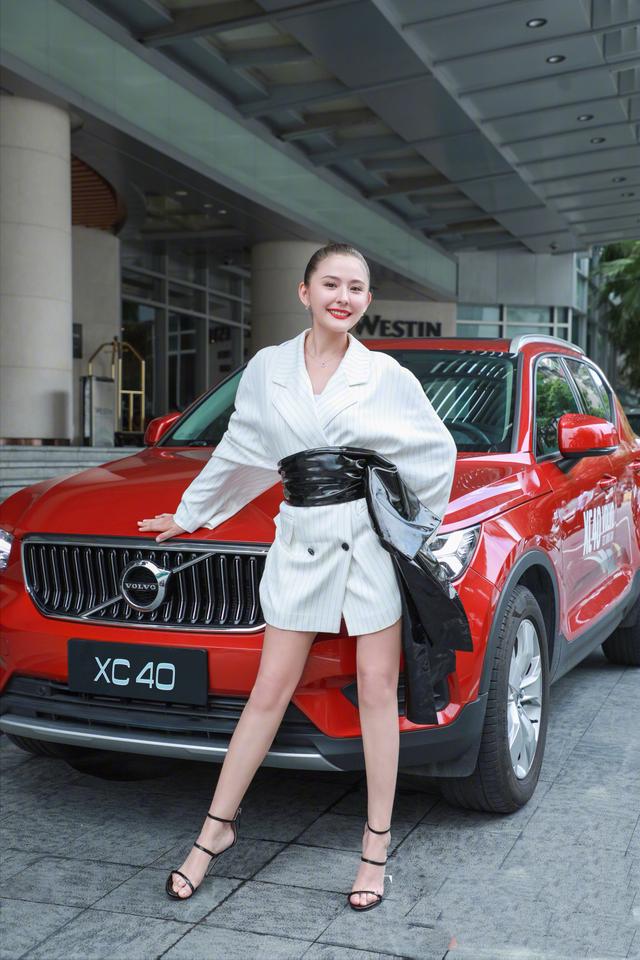 别喊热依扎瘦身了衬衫裙穿出小蛮腰漫画腿貌美时髦不输小花