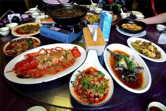 加班狗去大排档聚餐,面对一桌子10几道硬菜,吃哭了!_新鲜度