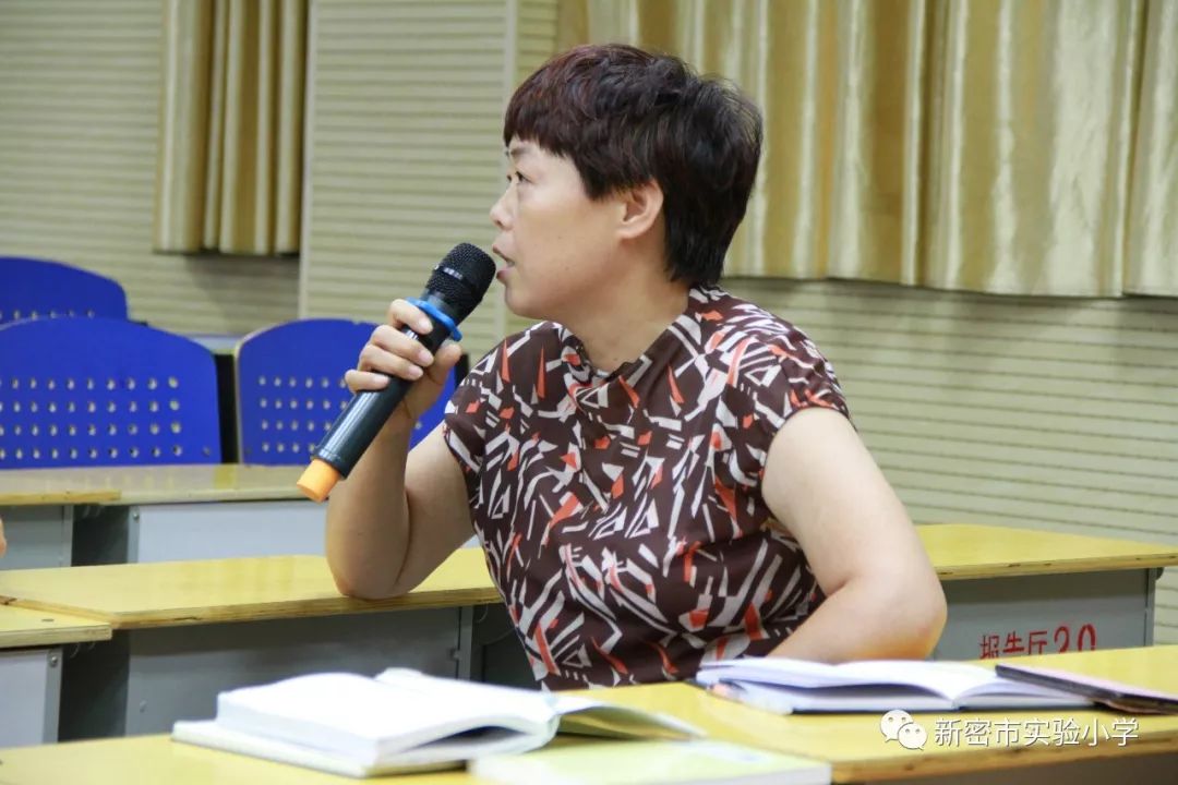 中的一段话送给了在场所有老师:这个世界没有你想要的玫瑰园,真正的