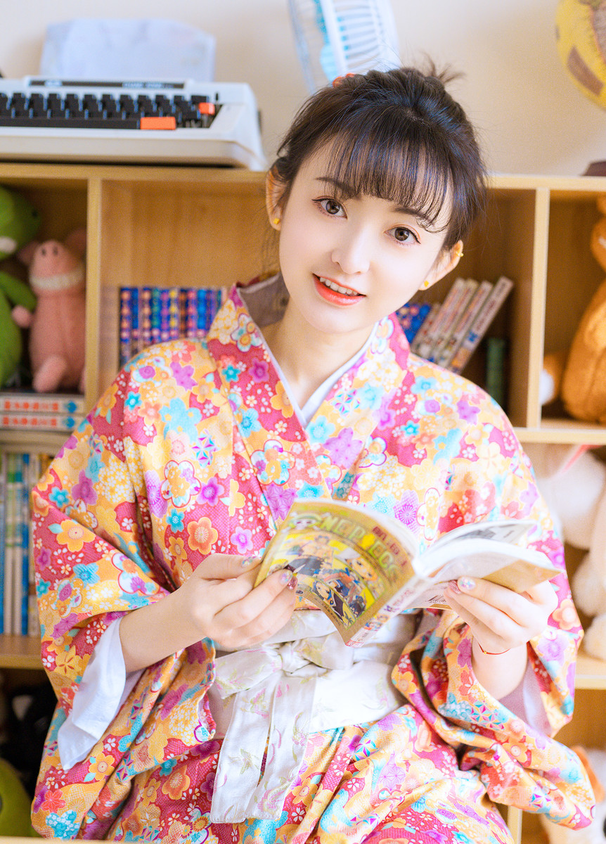 性感美女时尚写真,日本和服美女白皙肌肤俏皮丸子头,清纯甜美!