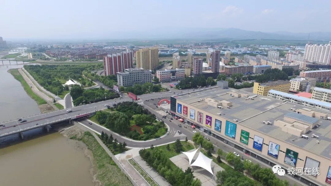 8月16苏宁易购蛟河财富广场店开业砸金蛋送电视