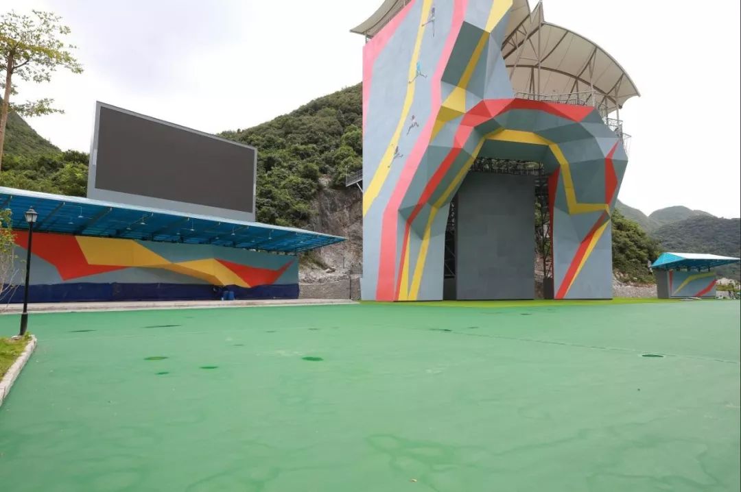乐业县马坪攀岩广场建成现场图图文:黄志斌 农逍玲 韦元正编辑:廖冬红
