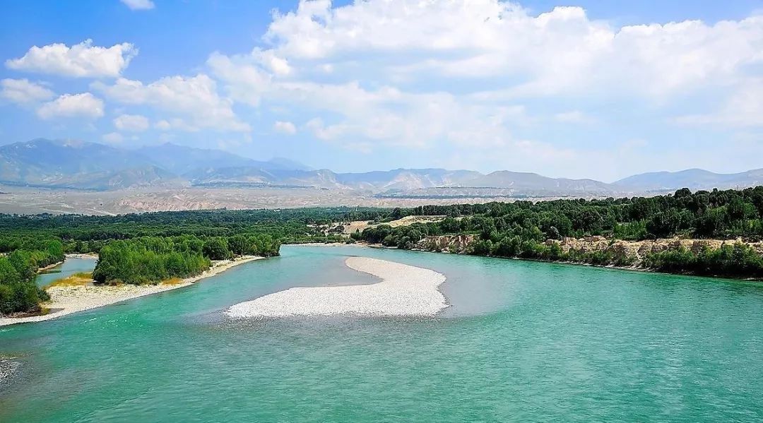 自豪看央视镜头下的贵德黄河