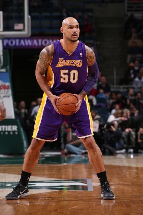 6次犯规依然比赛,扣篮大赛闹笑话_罗伯特萨克雷