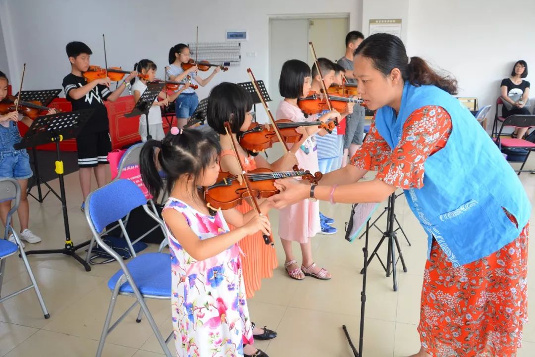 乌克丽丽舞蹈教学（乌克丽丽舞蹈教学视频） 乌克丽丽舞蹈讲授
（乌克丽丽舞蹈讲授
视频）《乌克丽丽舞蹈教学视频》 舞蹈科普